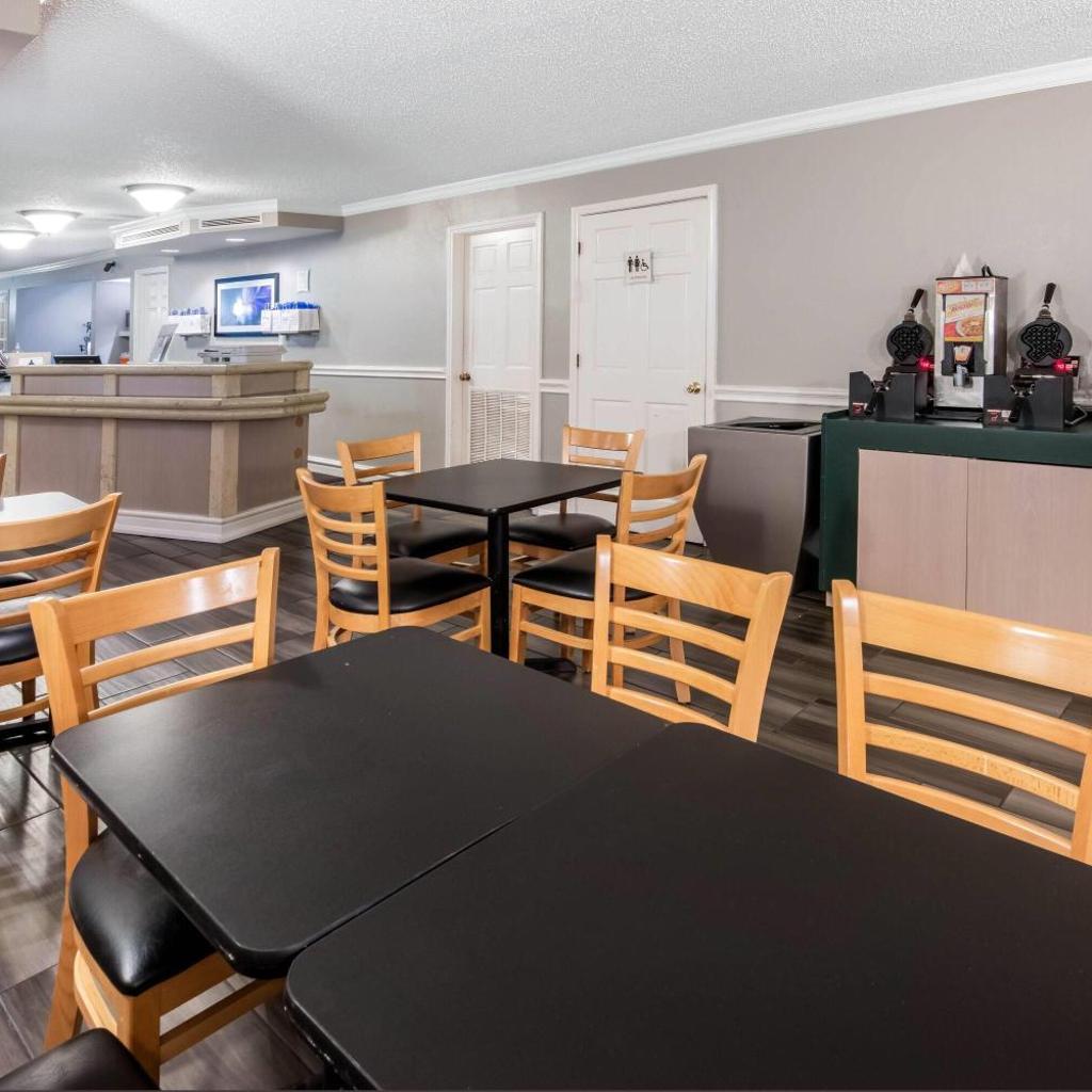Photograph of La Quinta Inn By Wyndham IH-10 West San Antonio TX