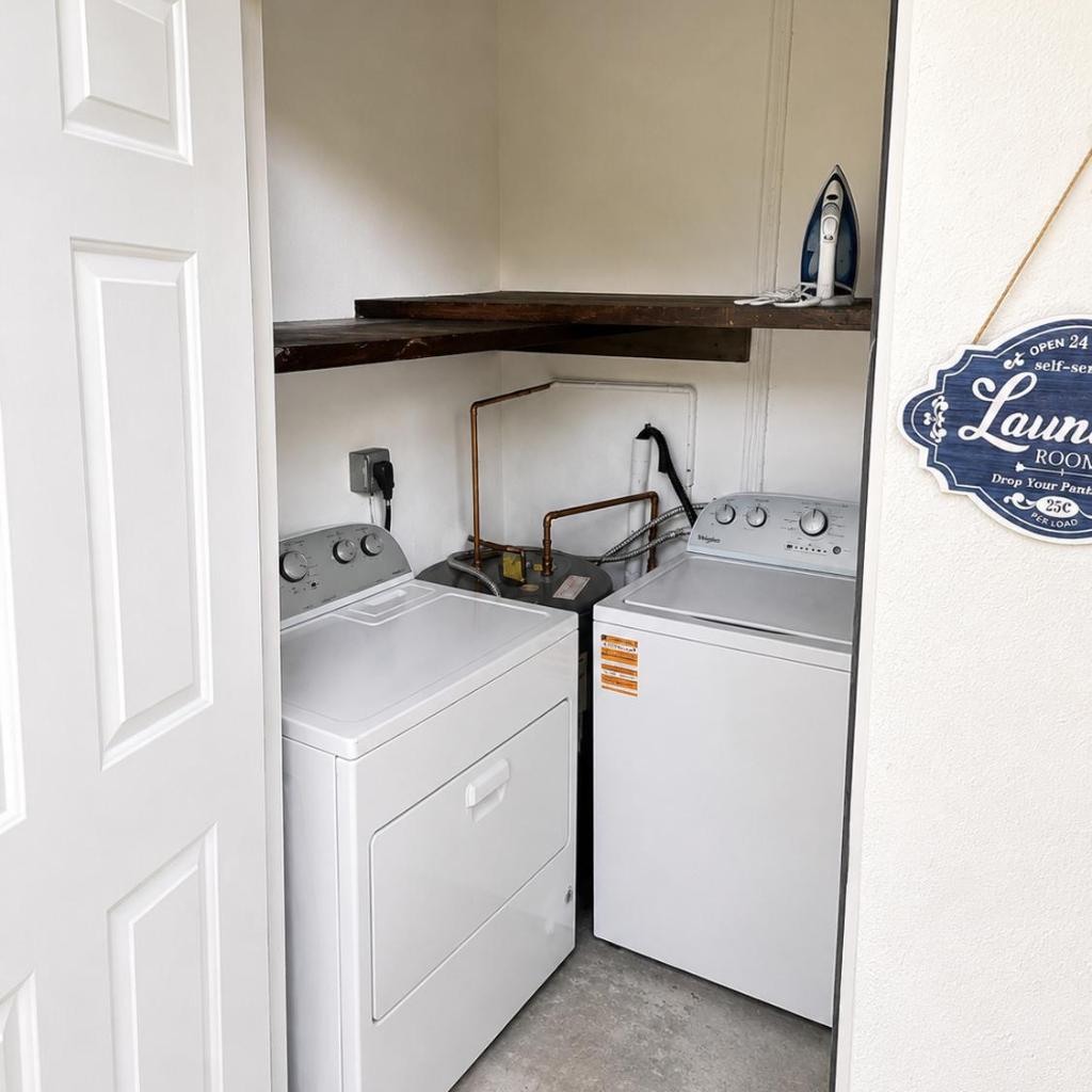 Photograph of Coconut Grove Area - Modern Home - Sleeps 6