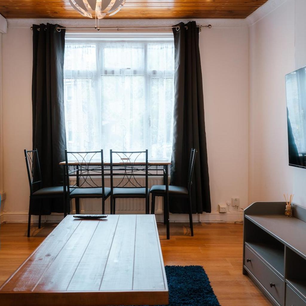 Photograph of Stylish 2BR 1BA Modern Home Sleeps 4 Plaistow, E13