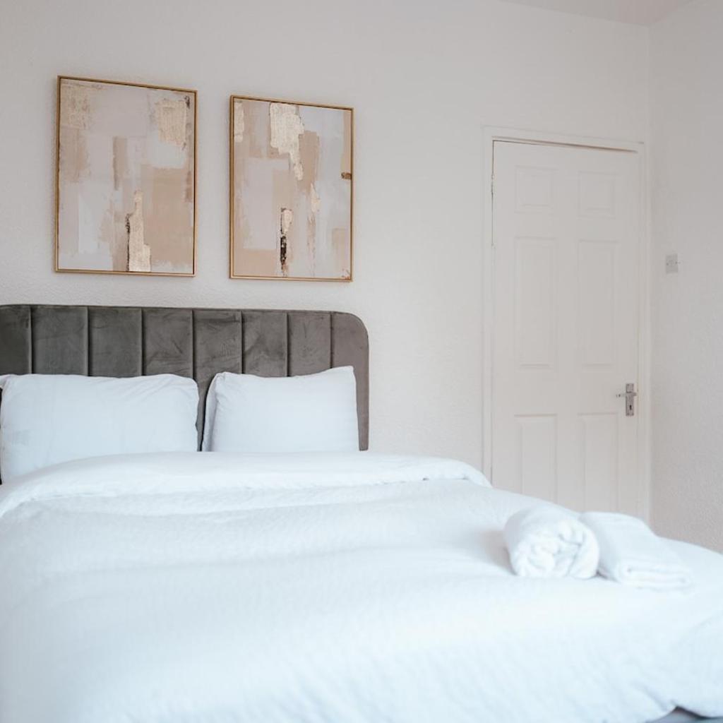 Photograph of Stylish 2BR 1BA Modern Home Sleeps 4 Plaistow, E13