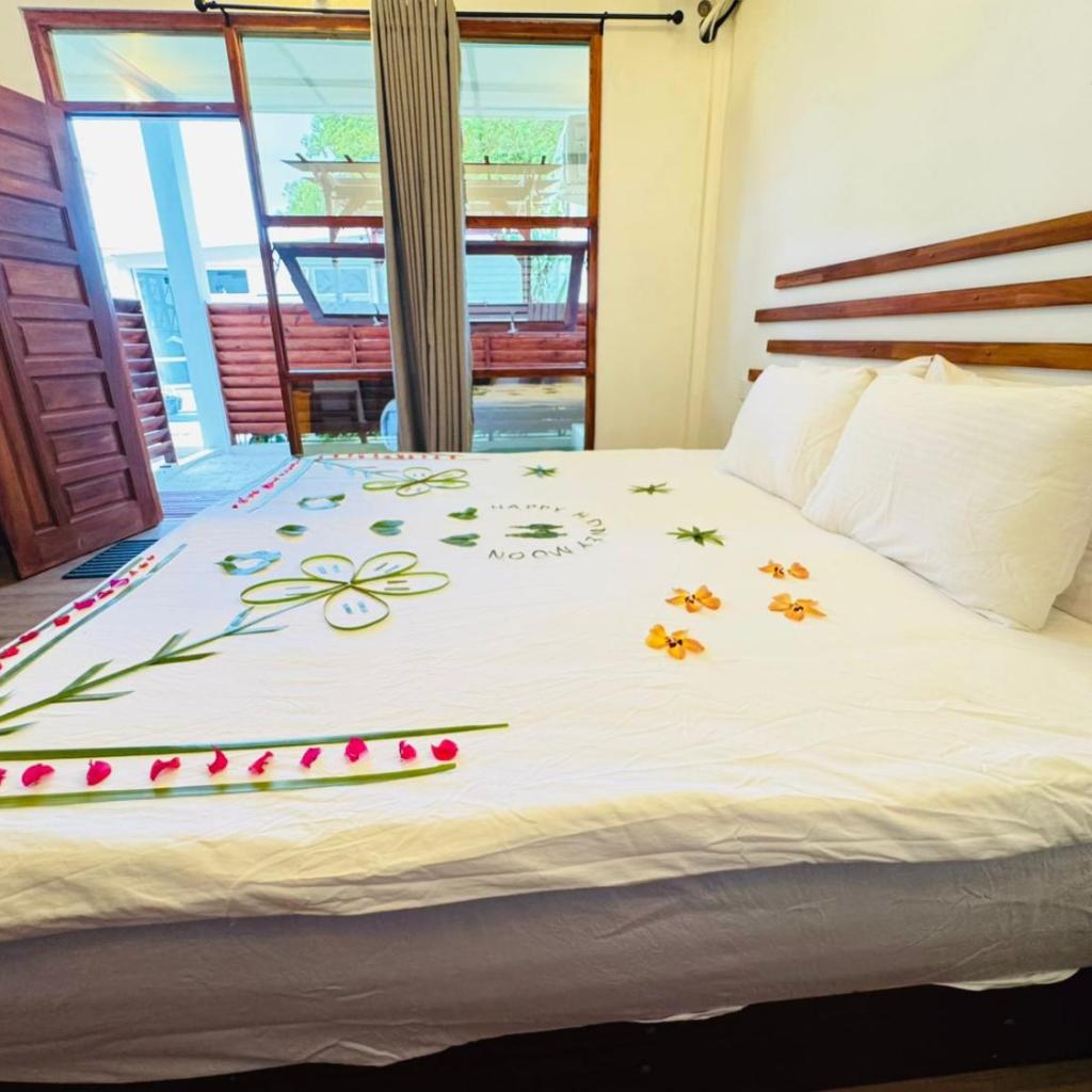 Sevenseas Seaview Maldives, image 1 of 6