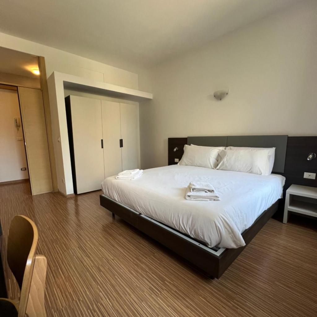 Photograph of 3 Venice rooms Hotel,Piazza Ferretto, M9 Museum, Duomo,Teatro Toniolo, Airport, Wi Fi, Central City, Family, Group Friends