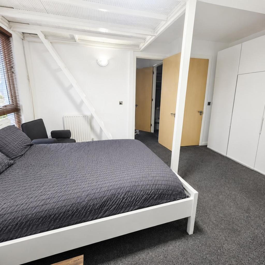 Photograph of Manchester 4 Bedroom property sleeps 7 Near Etihad and co op live