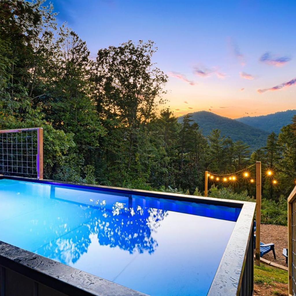 Photograph of Year-Round Heated Pool, Hot Tub, Mtn View, Sleep16