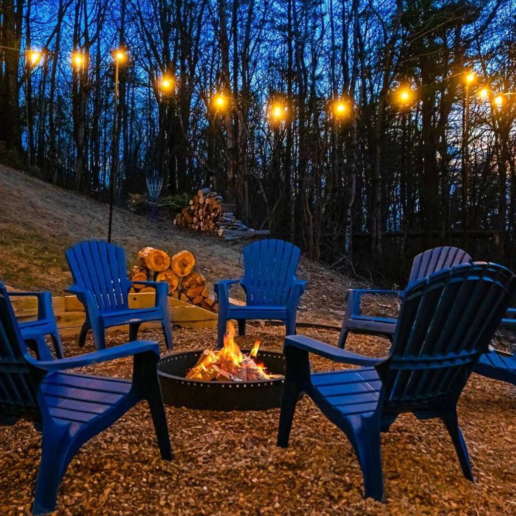 Photograph of Year-Round Heated Pool, Hot Tub, Mtn View, Sleep16