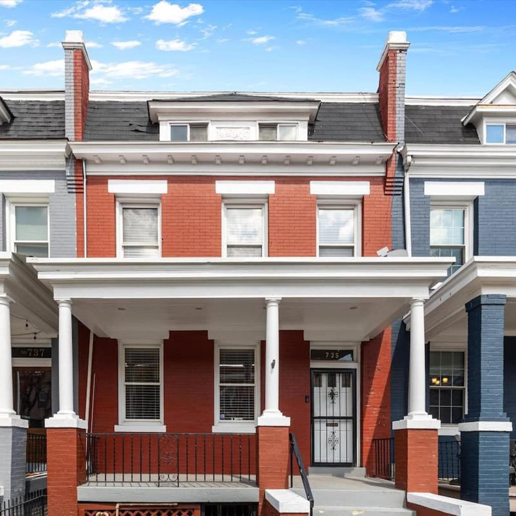 Photograph of Family & Group Trips to DC - 4-BR Close to METRO