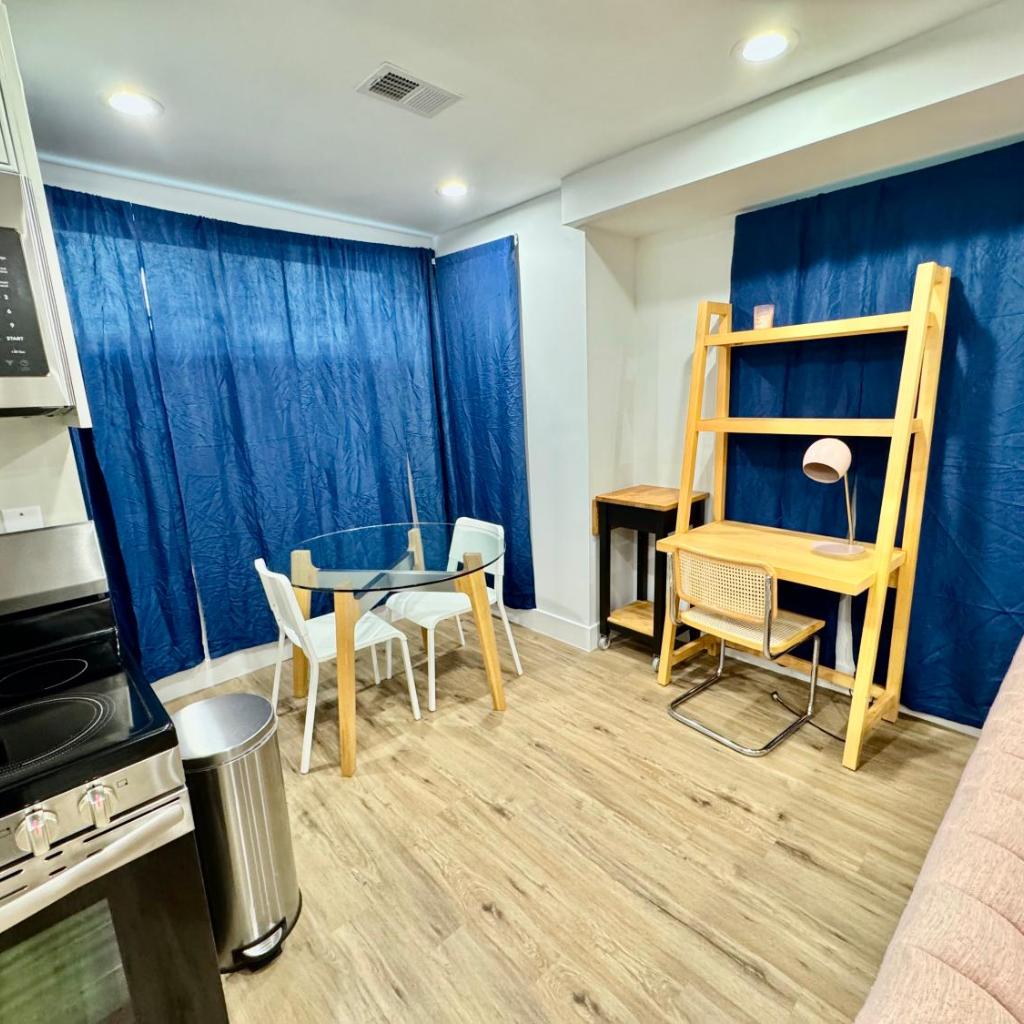Photograph of Modern Cozy APT 2-Bedrooms with Easy Parking