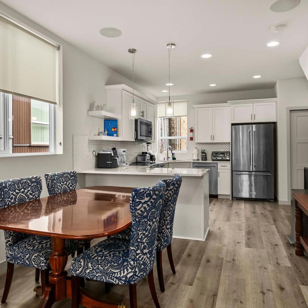 Photograph of Sleek 3BR Seattle Townhome - Mins to UW and Downtown