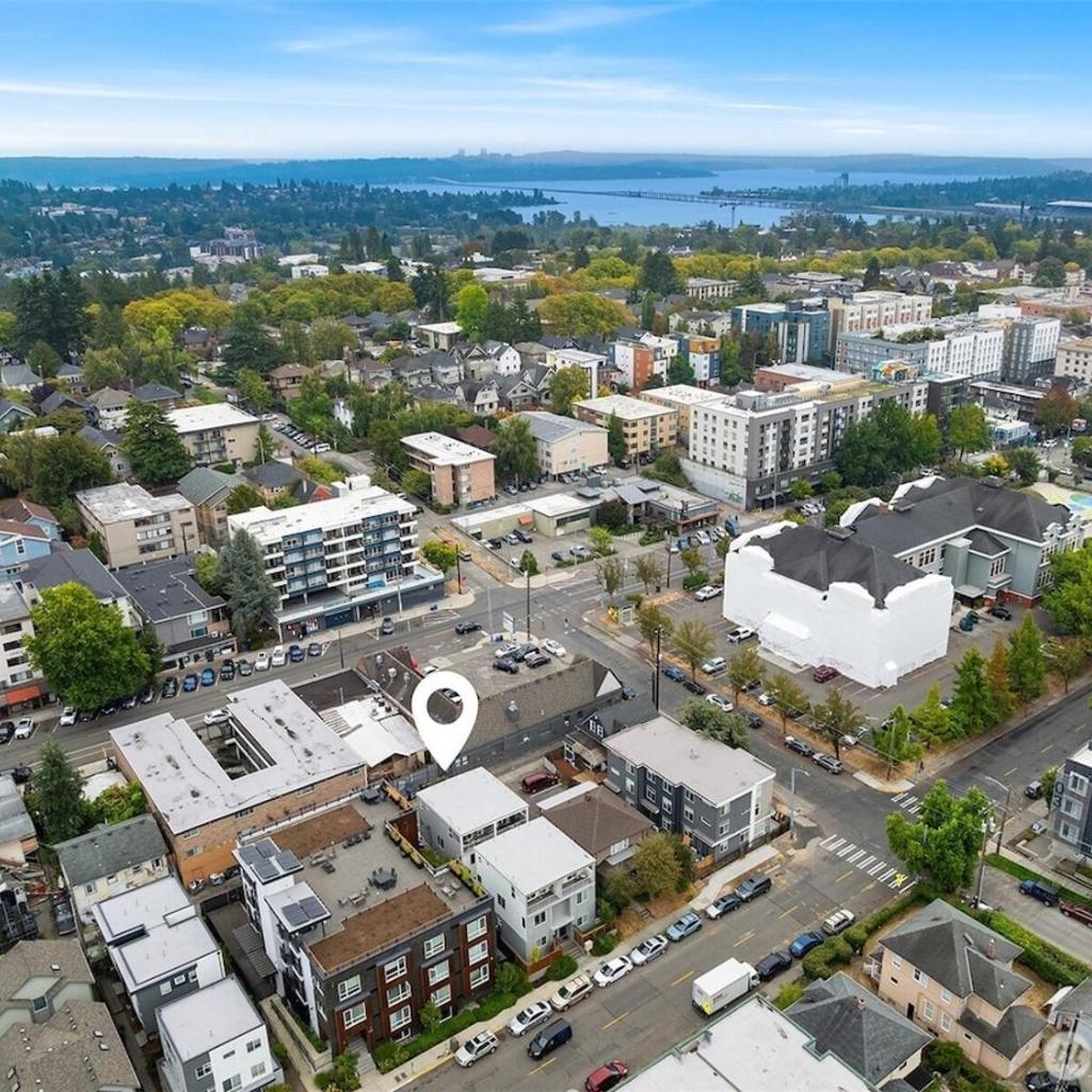 Photograph of Sleek 3BR Seattle Townhome - Mins to UW and Downtown