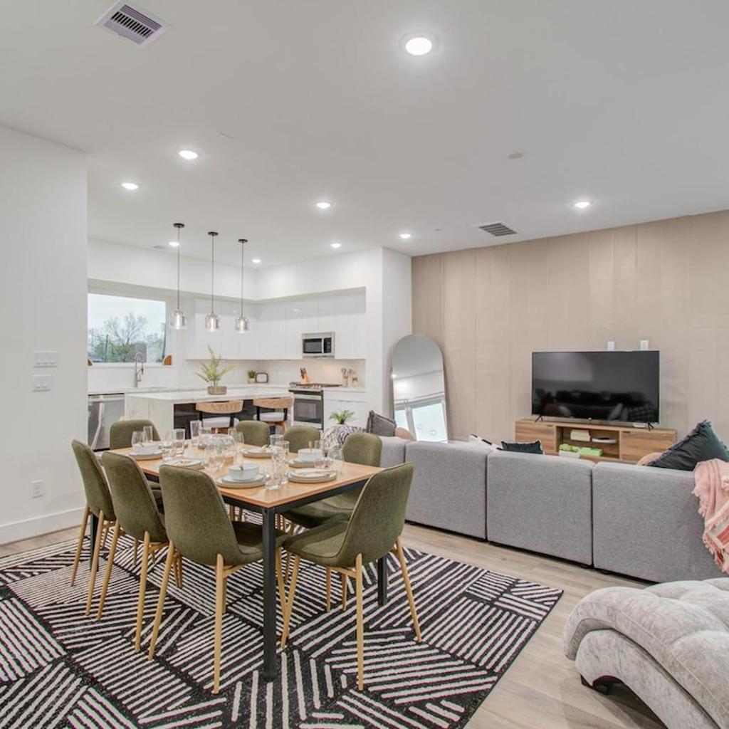Photograph of Luxury Townhouse in Houston