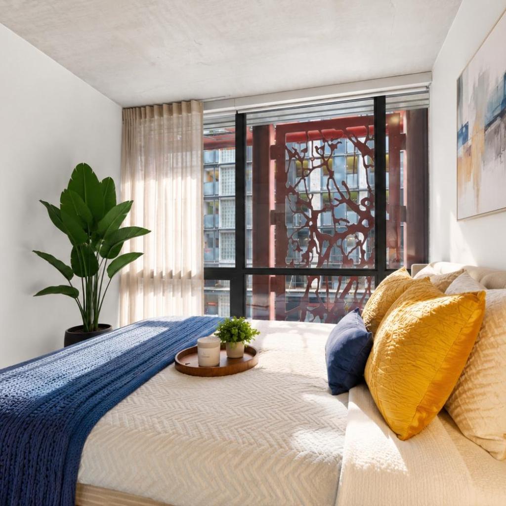 Photograph of Contemporary 2BR Near Vancouver Waterfront
