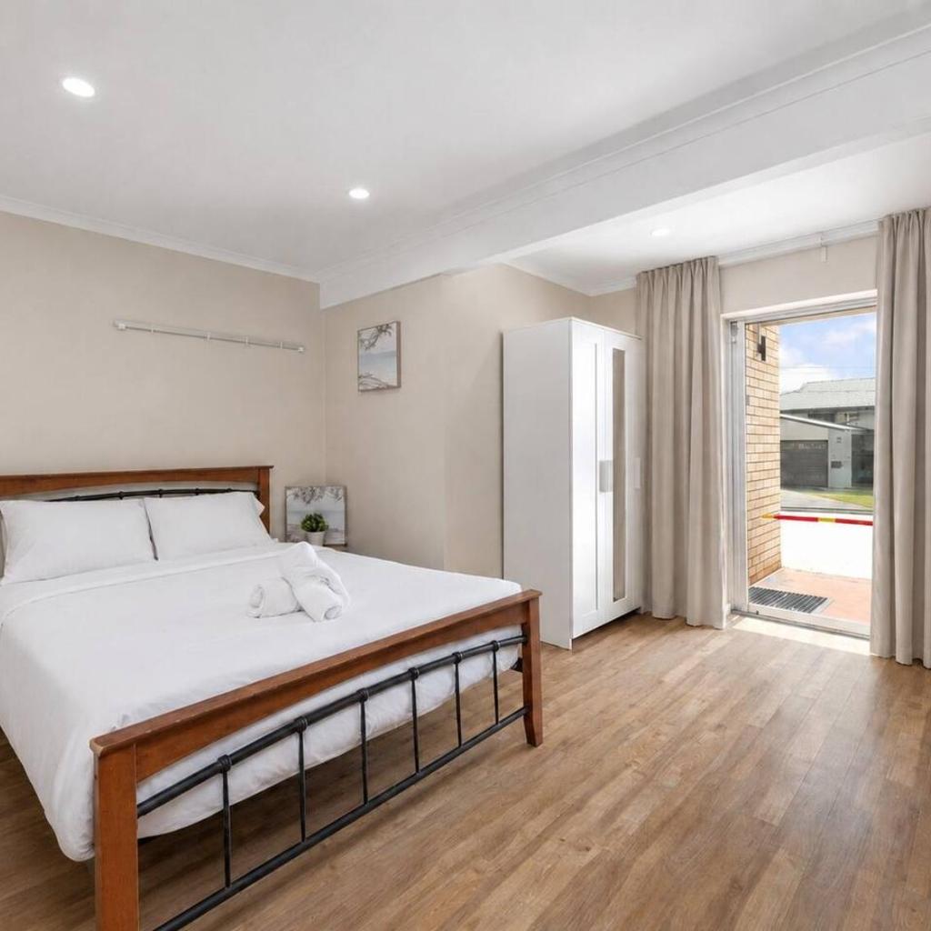 Photograph of Private Sunnybank Studio, Parking, Great Location