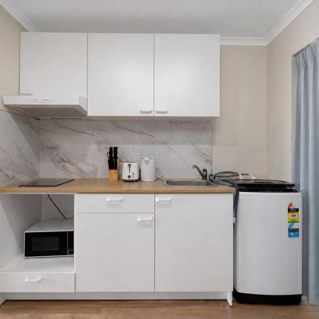 Photograph of Private Sunnybank Studio, Parking, Great Location