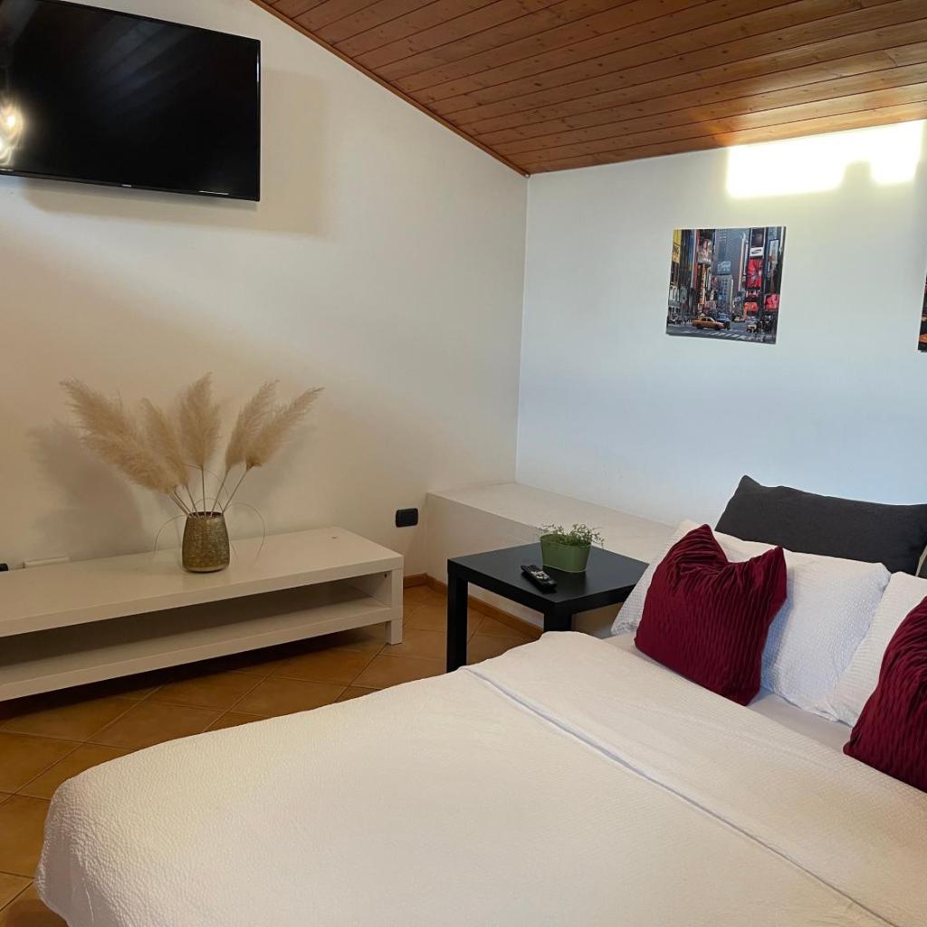Image 3 - Chiasso Swiss Apartment by RentuGoo Travel