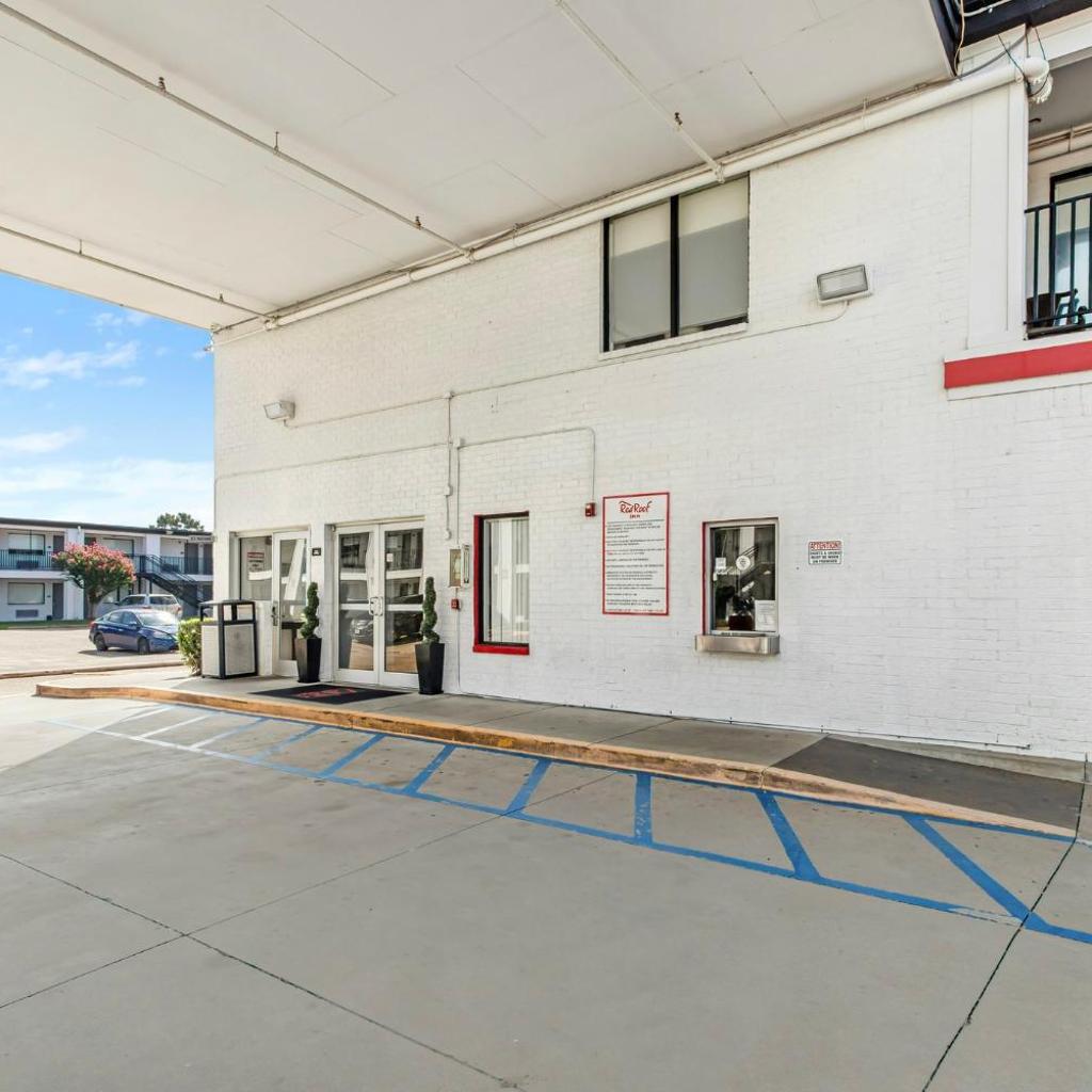 Photograph of Red Roof Inn Houston - Jersey Village