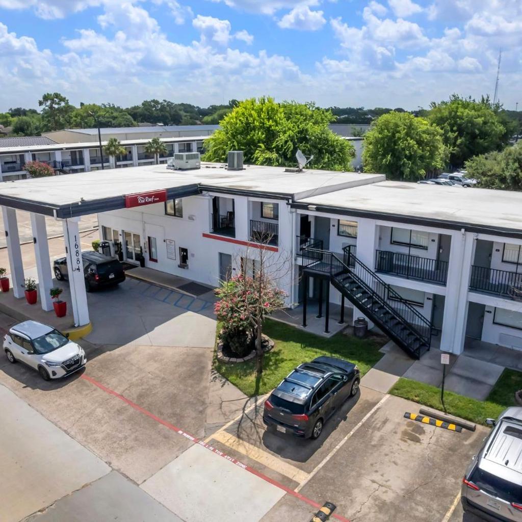 Photograph of Red Roof Inn Houston - Jersey Village