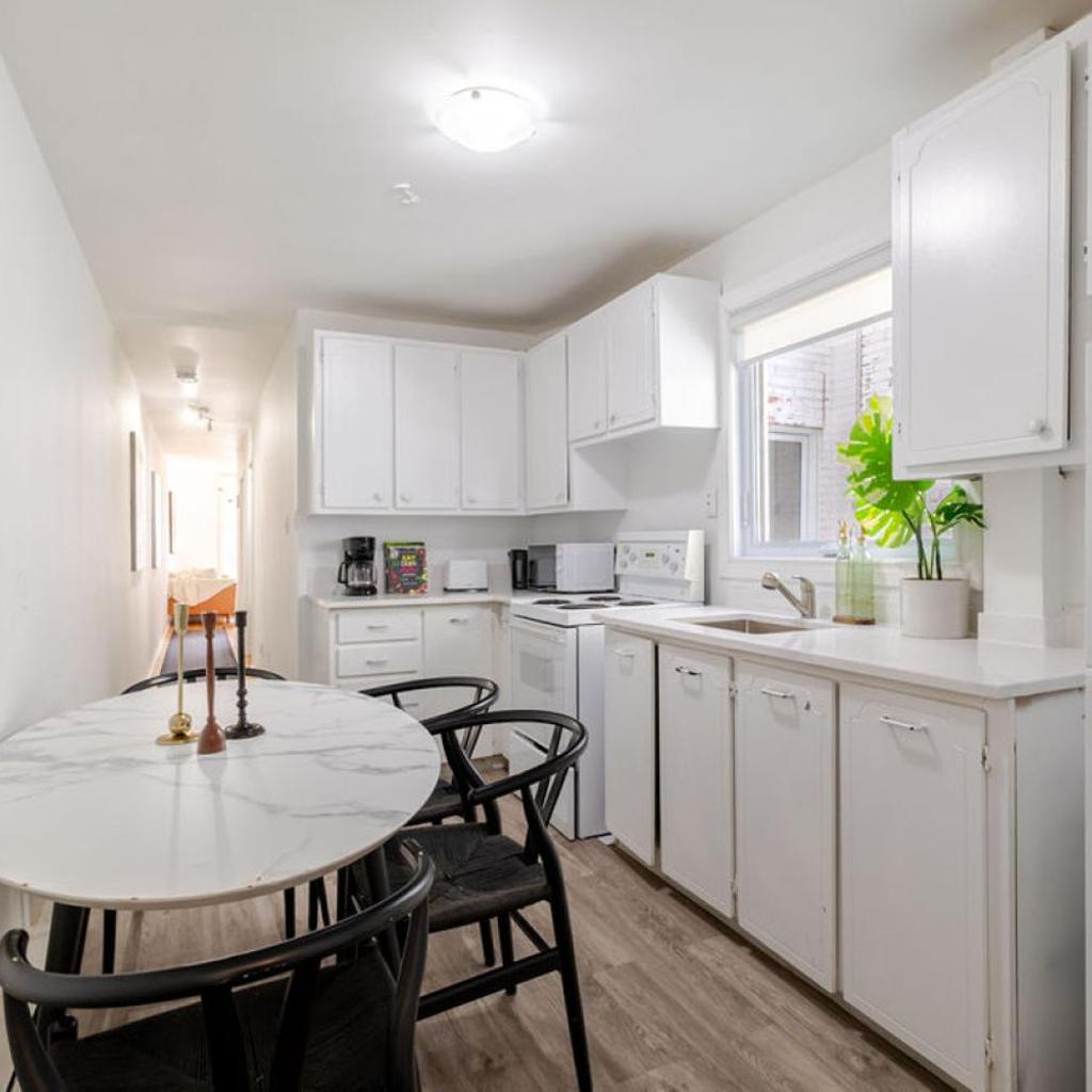 Photograph of Luminous 2BR – Prime Plateau Mont-Royal