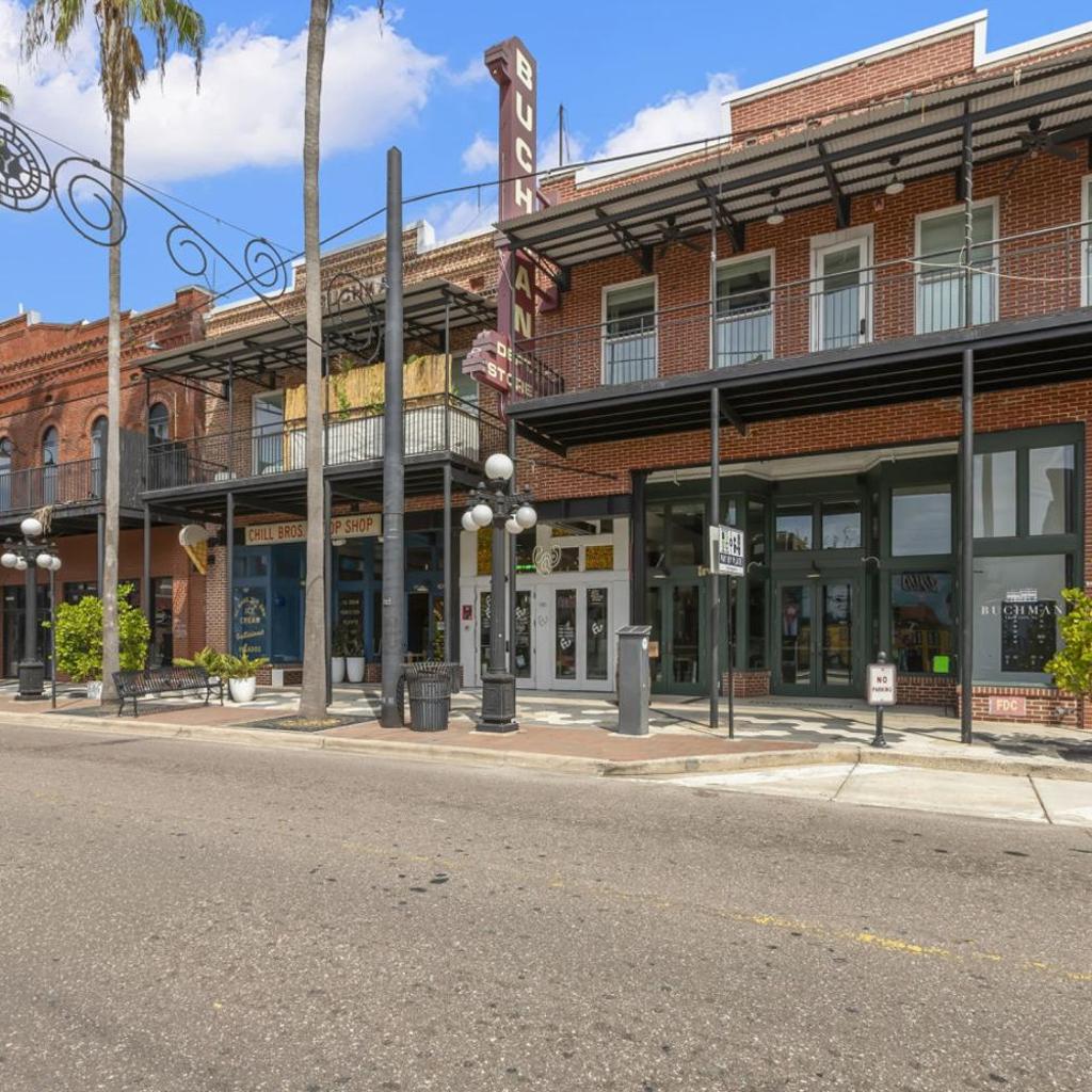 Photograph of Casa Ybor Apartments on 7th Ave