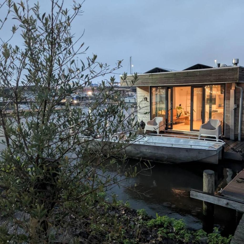 Photograph of Houseboat in Amsterdam 6-pax