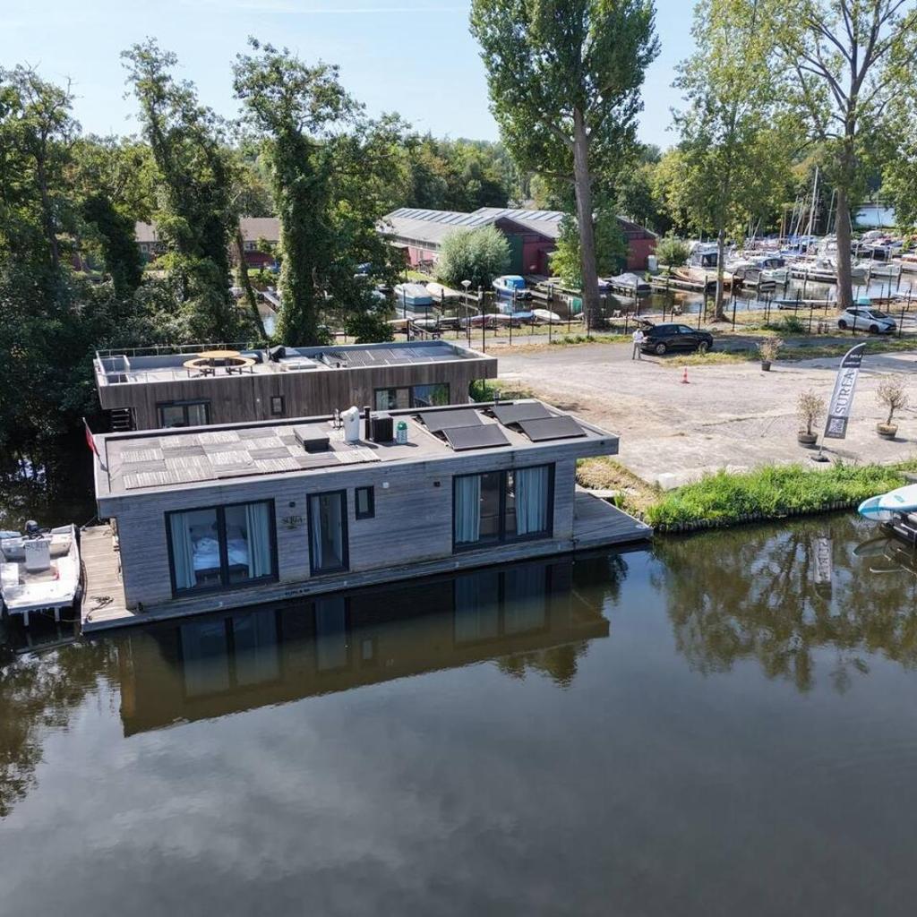 Photograph of Houseboat in Amsterdam 6-pax