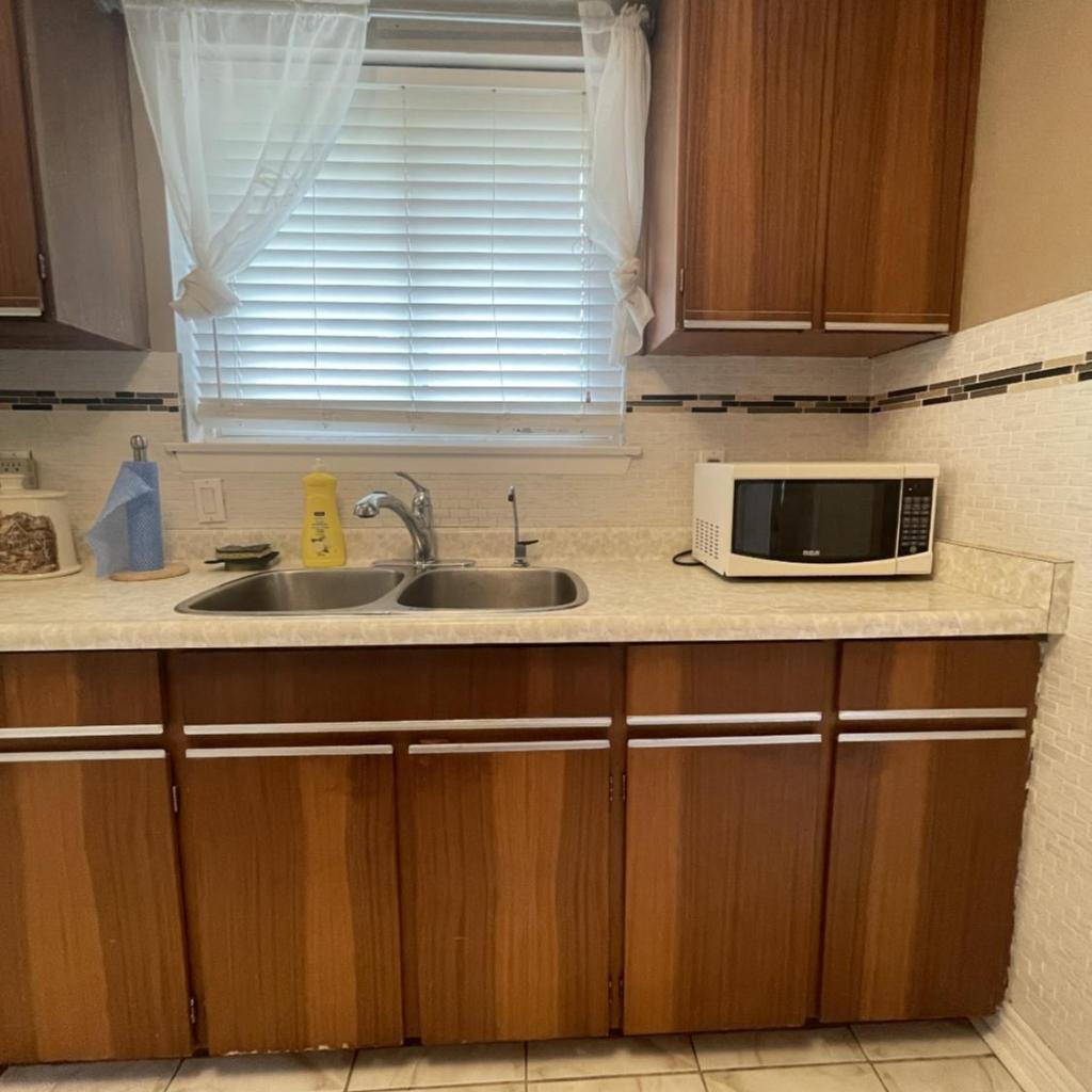 Photograph of 4 BR House Toronto near TTC Sleeps 4-8 STR