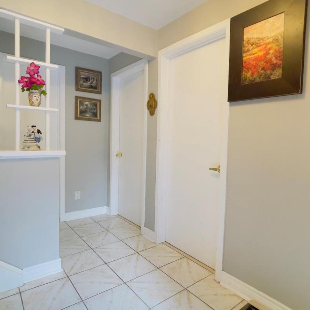 Photograph of 4 BR House Toronto near TTC Sleeps 4-8 STR
