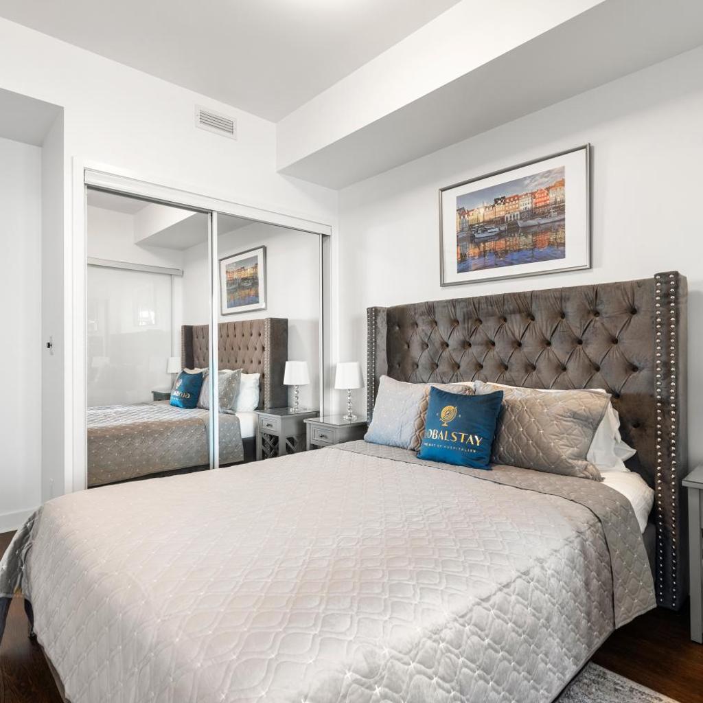 Photograph of 1 Bedroom & Den Condo Lake View in Toronto