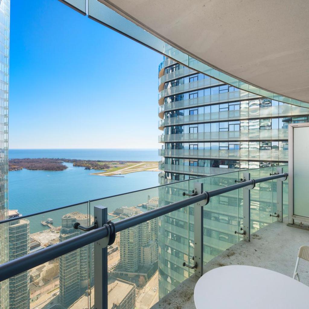 Photograph of 1 Bedroom & Den Condo Lake View in Toronto