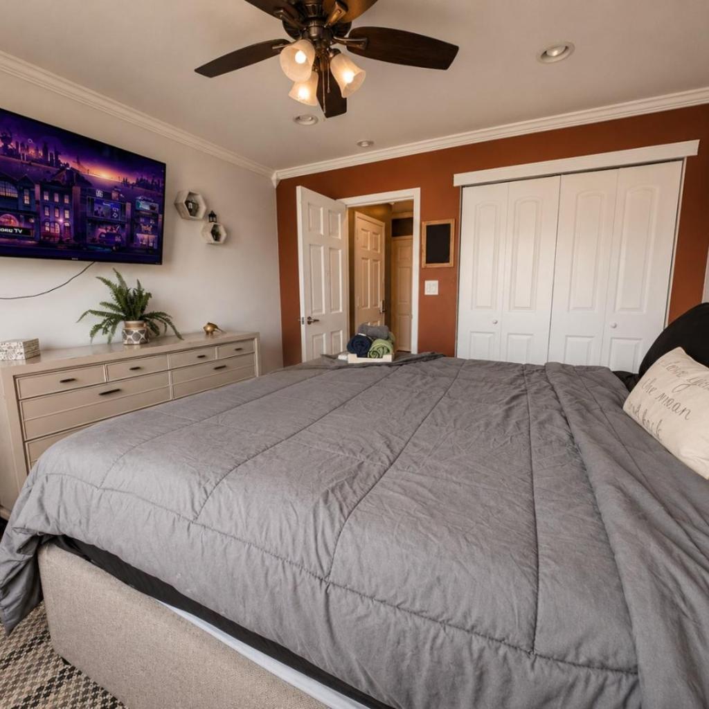 Photograph of Lovely 2BR Condo WFH Heart of Downtown Pool Access