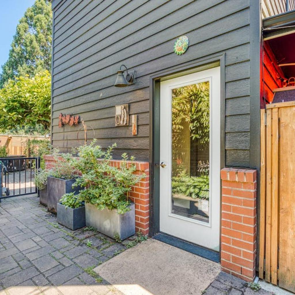 Photograph of Upscale NE Portland Guesthouse