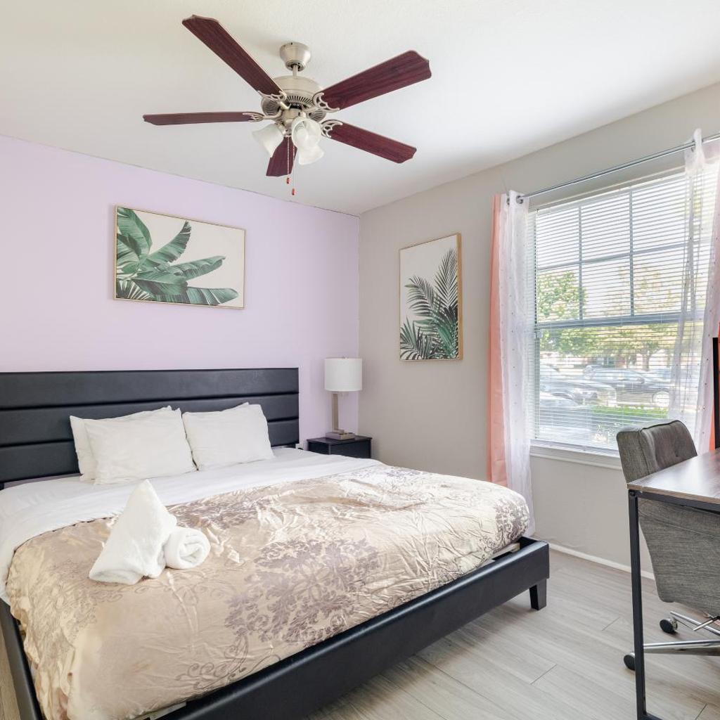 Photograph of Cool 2Bed 1Bath 5 min walk to NRG and Medical Center