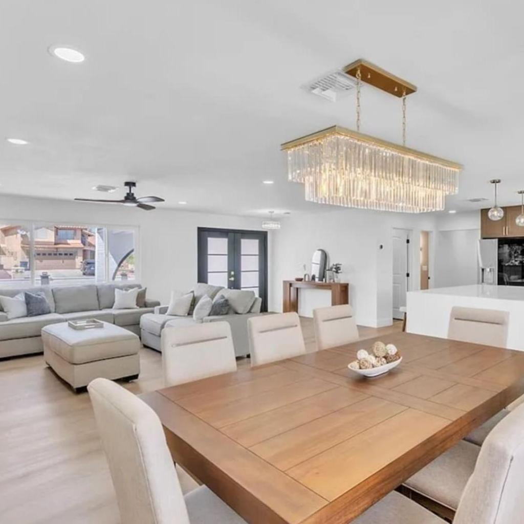 Photograph of LUX 6BR 3 Suites 3 Kitchen Pool Huge Backyard Games