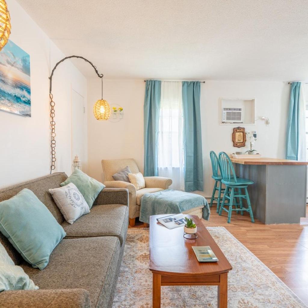 Photograph of Oceanfront Double Suite 4BR 4BA Sleeps 10