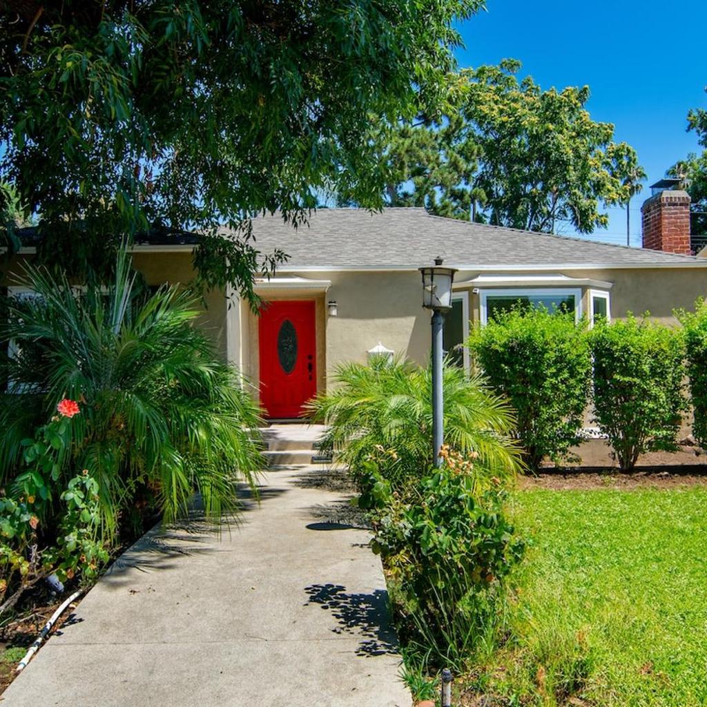 Photograph of Sherman Oaks Villa Oasis 13 Mins to Universal