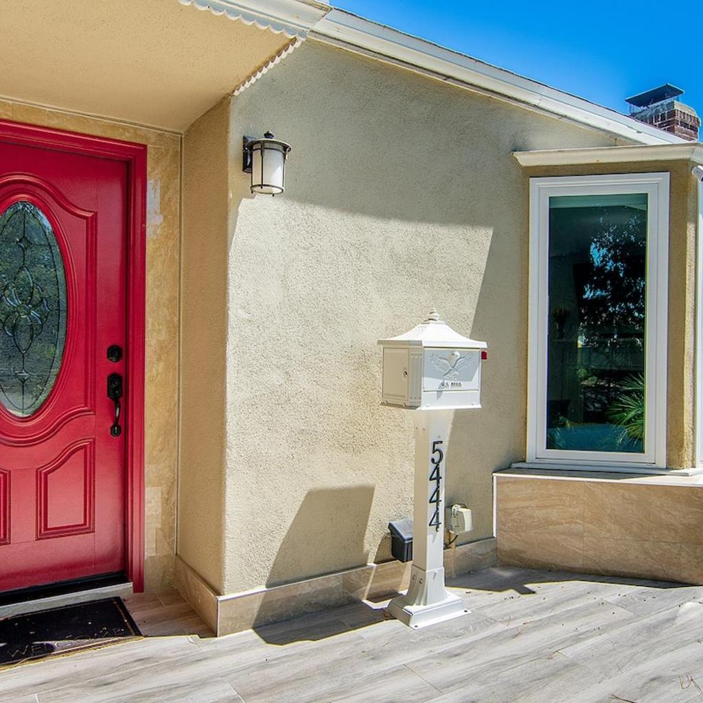Photograph of Sherman Oaks Villa Oasis 13 Mins to Universal
