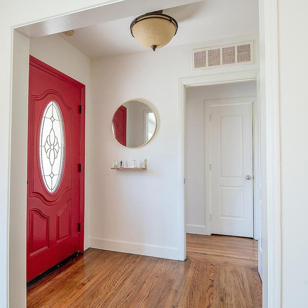 Photograph of Sherman Oaks Villa Oasis 13 Mins to Universal