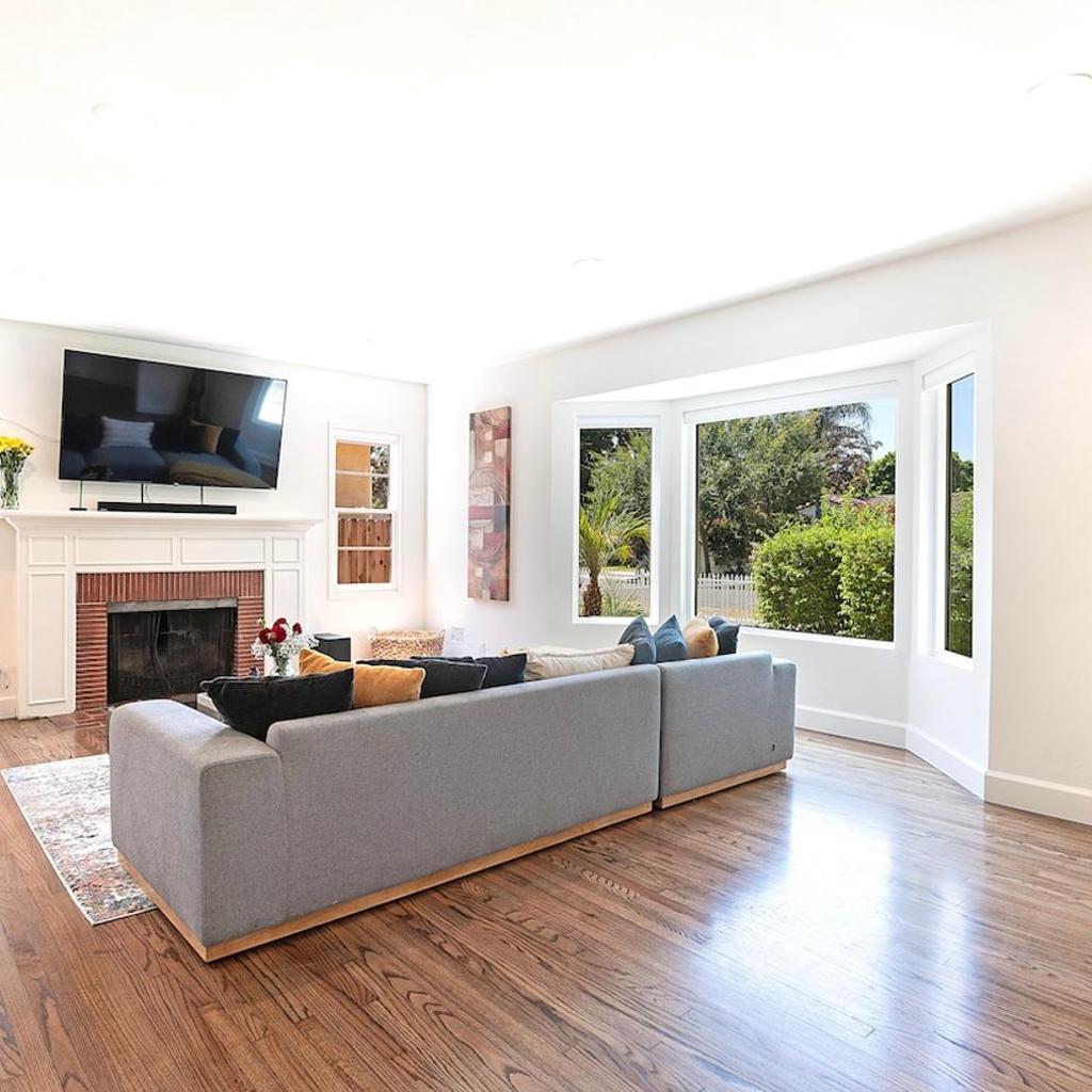 Photograph of Sherman Oaks Villa Oasis 13 Mins to Universal