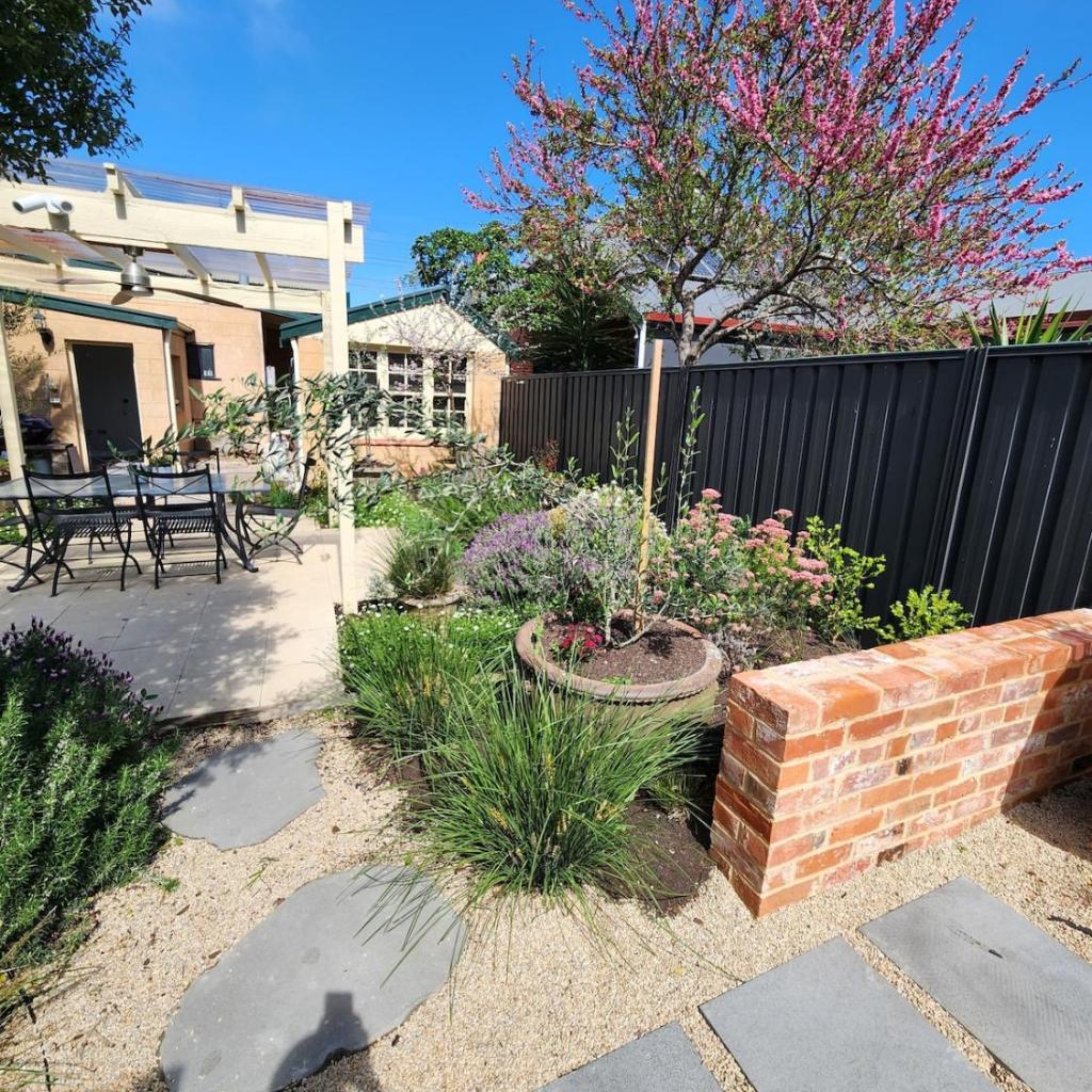 Photograph of Charming! 3 Bed Garden by Beach