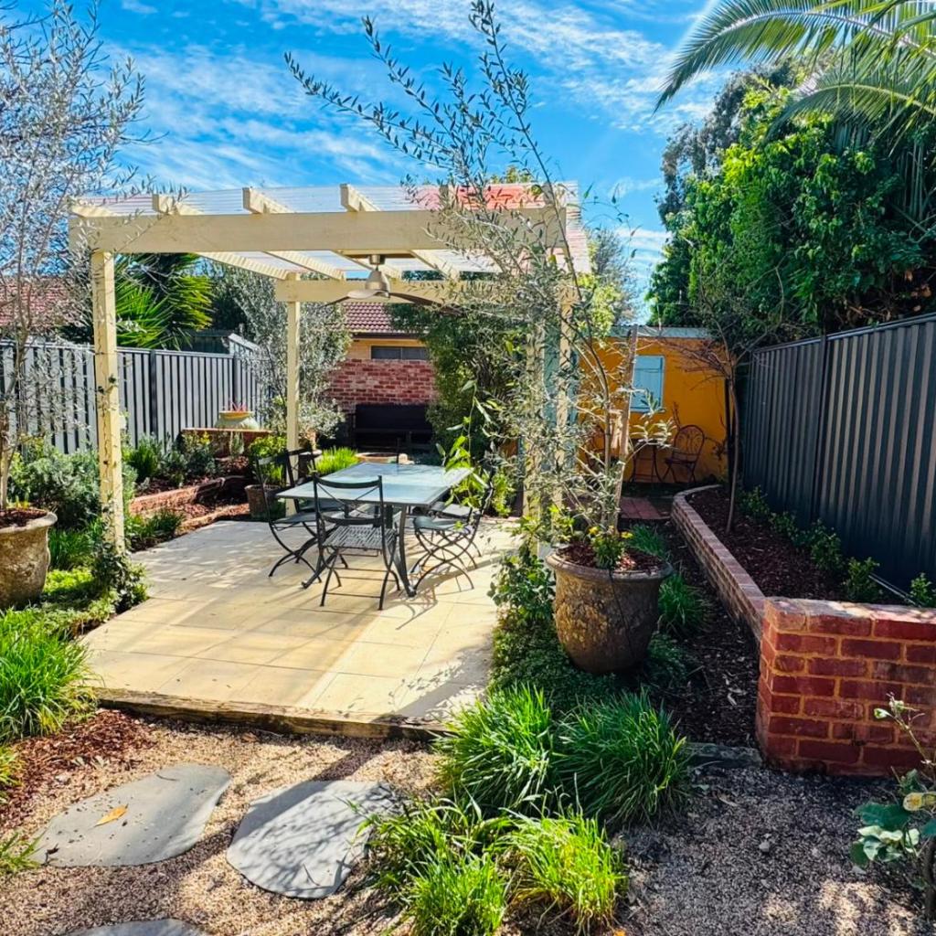 Photograph of Charming! 3 Bed Garden by Beach