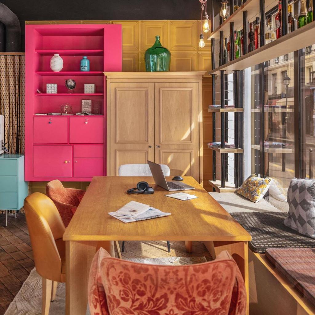 Photograph of Mercure Paris Centre Gare Montparnasse