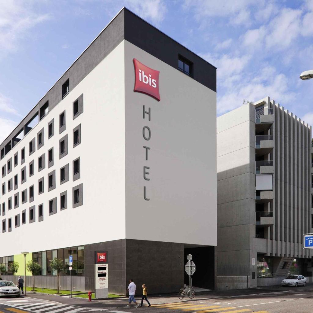 Image 0 - Ibis Locarno