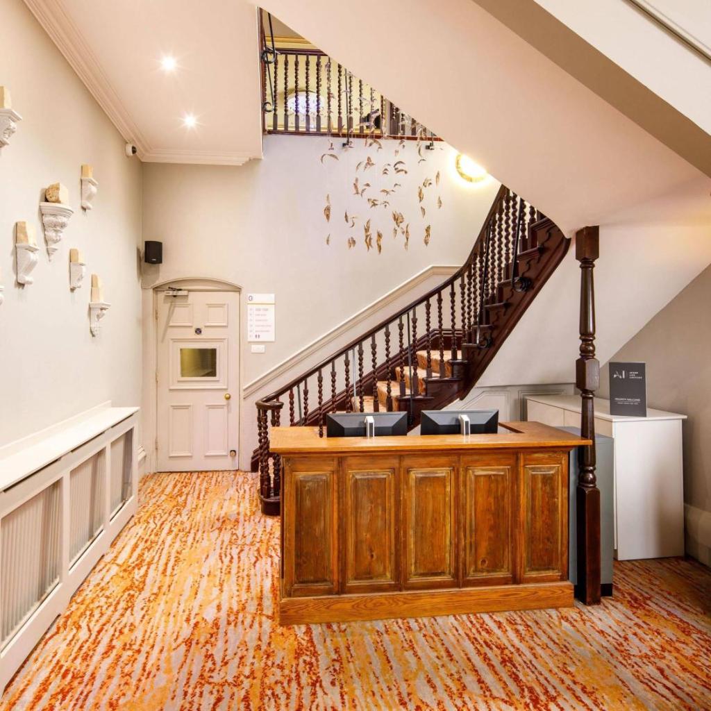 Photograph of Mercure Bristol North The Grange Hotel