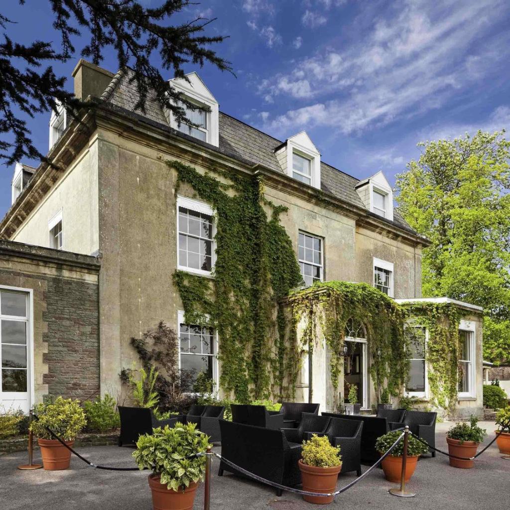 Photograph of Mercure Bristol North The Grange Hotel