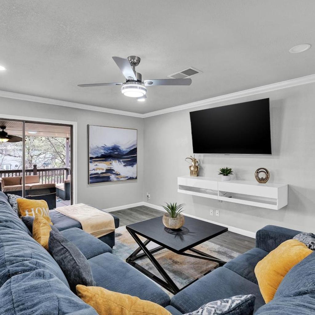 Photograph of Stylish Home Gameroom pool access, near SixFlag