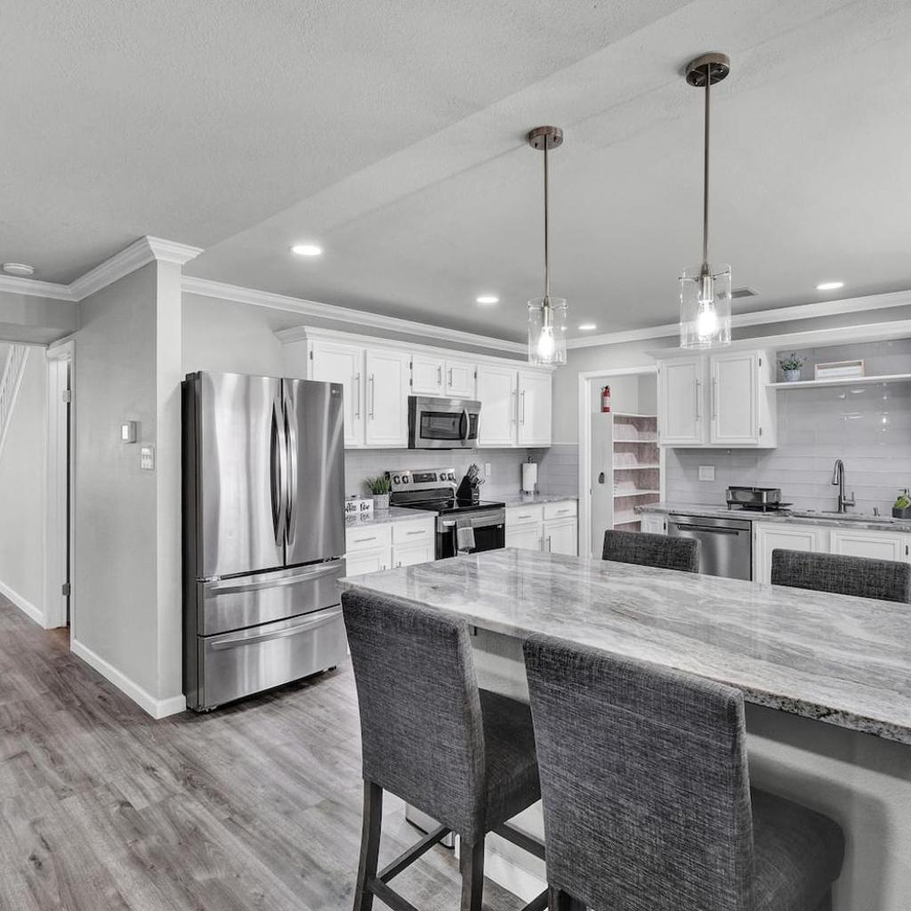 Photograph of Stylish Home Gameroom pool access, near SixFlag