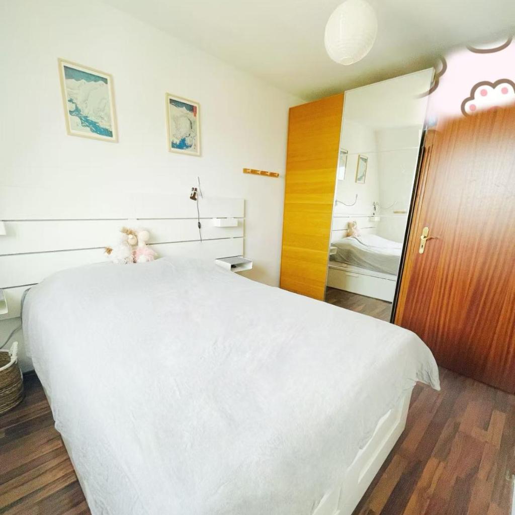 Photograph of Double Room in a quiet shared flat 400m from Oktoberfest