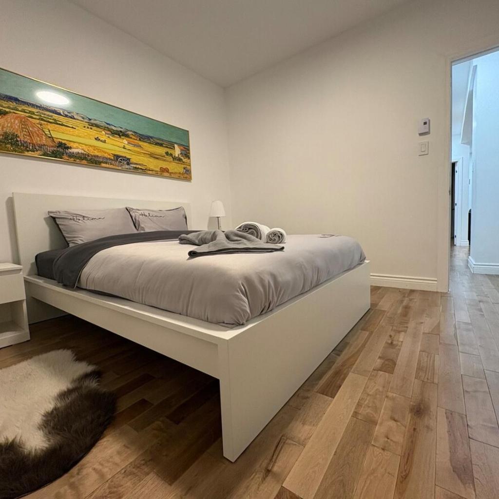 Photograph of Bright 3BR Upper Duplex with Patio and Free Parking