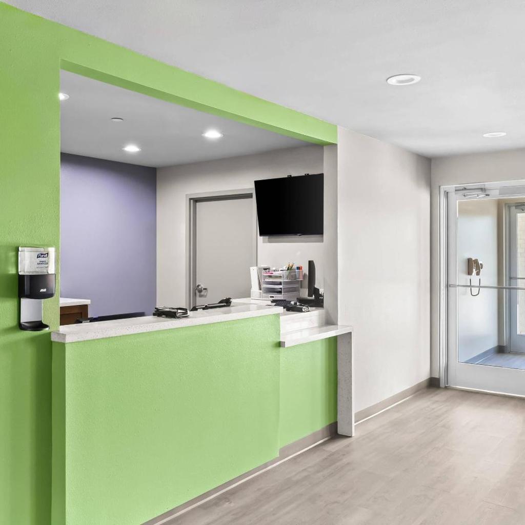 Photograph of WoodSpring Suites South Houston Hobby