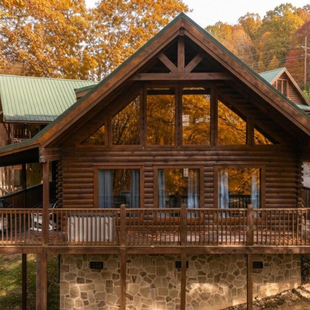 Photograph of Blackberry Cobbler- Romantic Hideaway, Hot Tub, Scenic Views, Dogs OK
