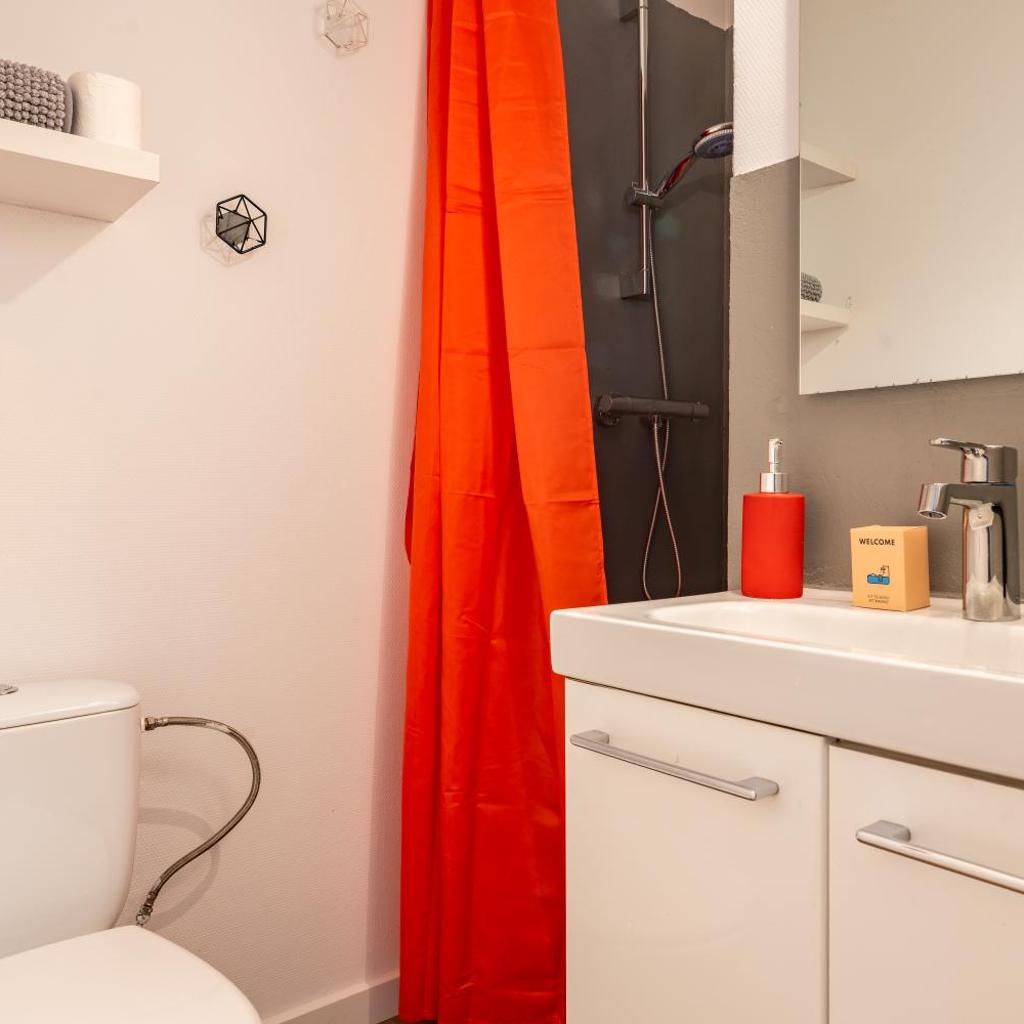 Photograph of La Cerise - Strasbourg Centre - Cozy Studio - Wifi & TV